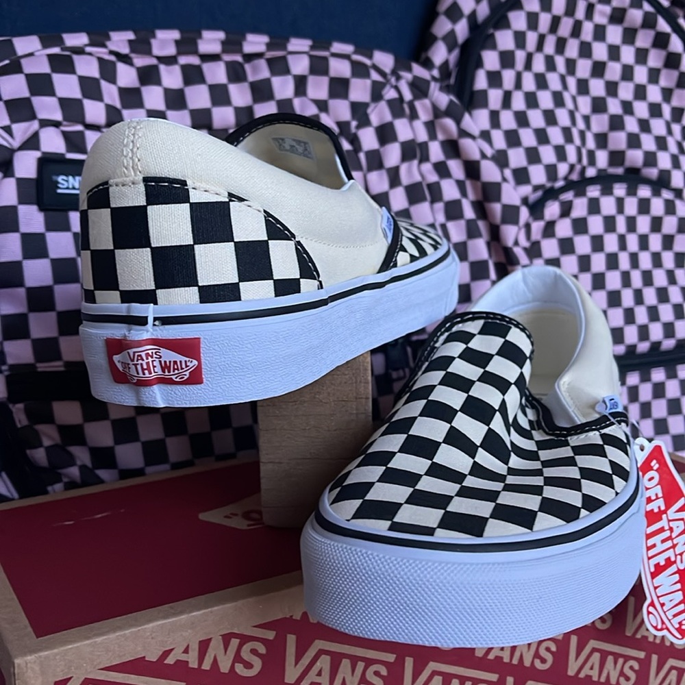 Vans WMNS Classic Slip-On
Biks.Whichckerboard/Wht
VN000EYEBWW
Sneakers - Picture 10 of 16